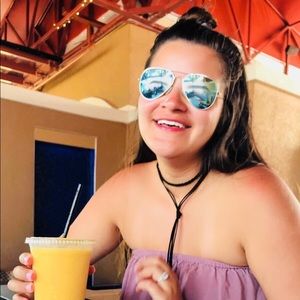 Meet your Posher, Daniela